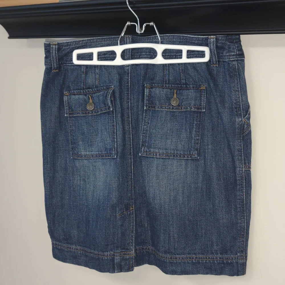 Ladies Ann Taylor LOFT Denim Mini-Skirt - Size 6 Petite - Picture 2 of 5